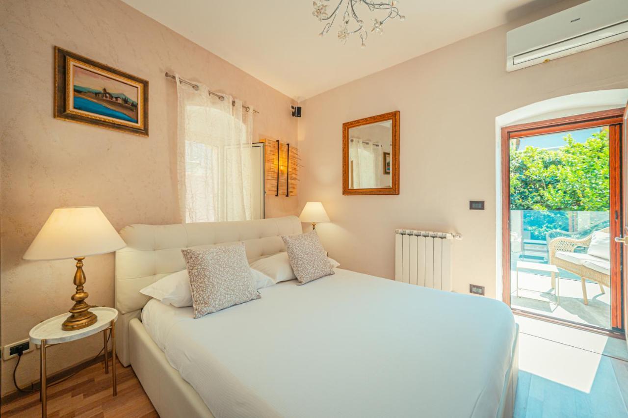 Private Villa At Villa Al Duomo タオルミーナ エクステリア 写真